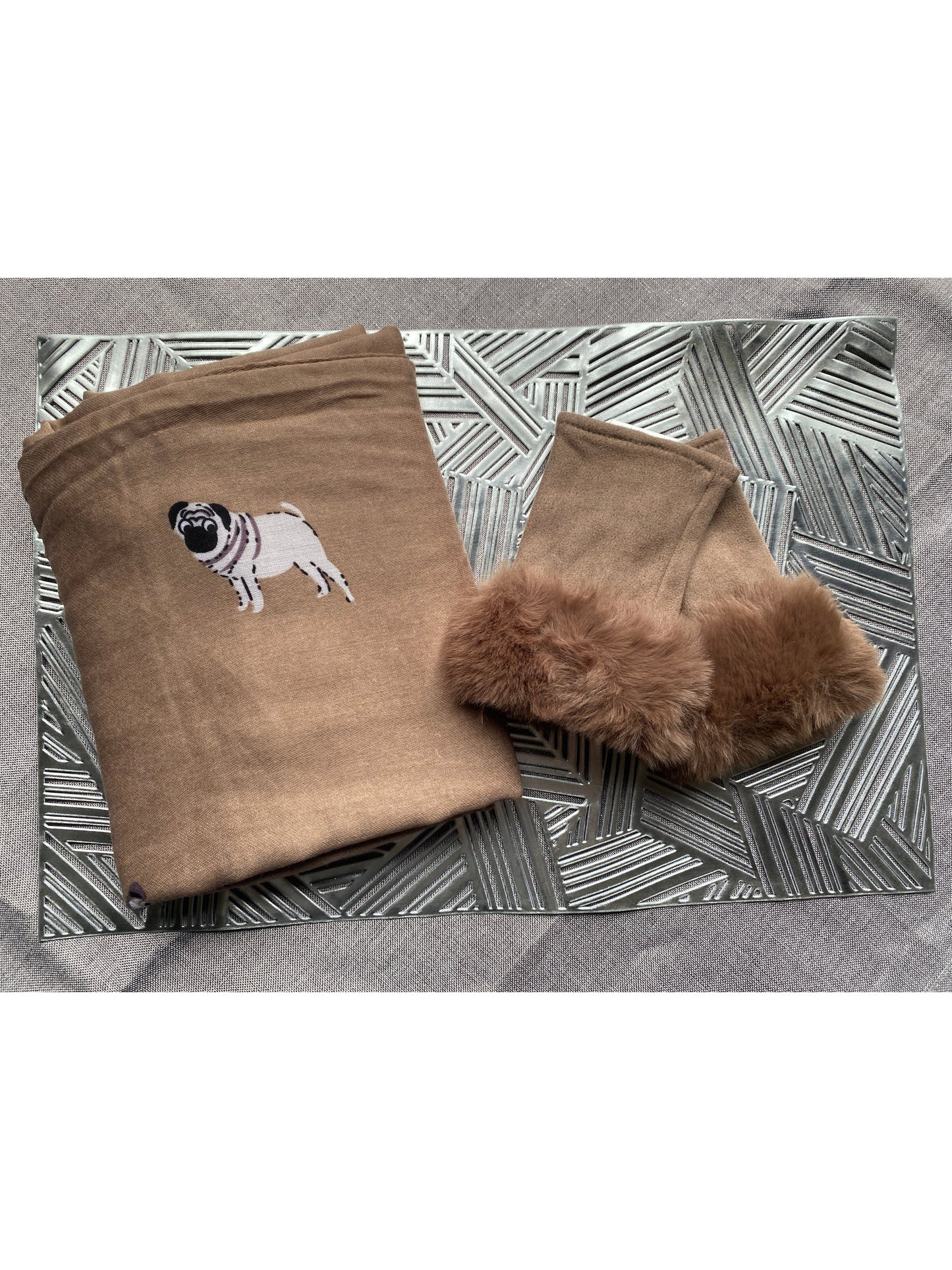 # 26 Lightweight dog print scarf with gloves