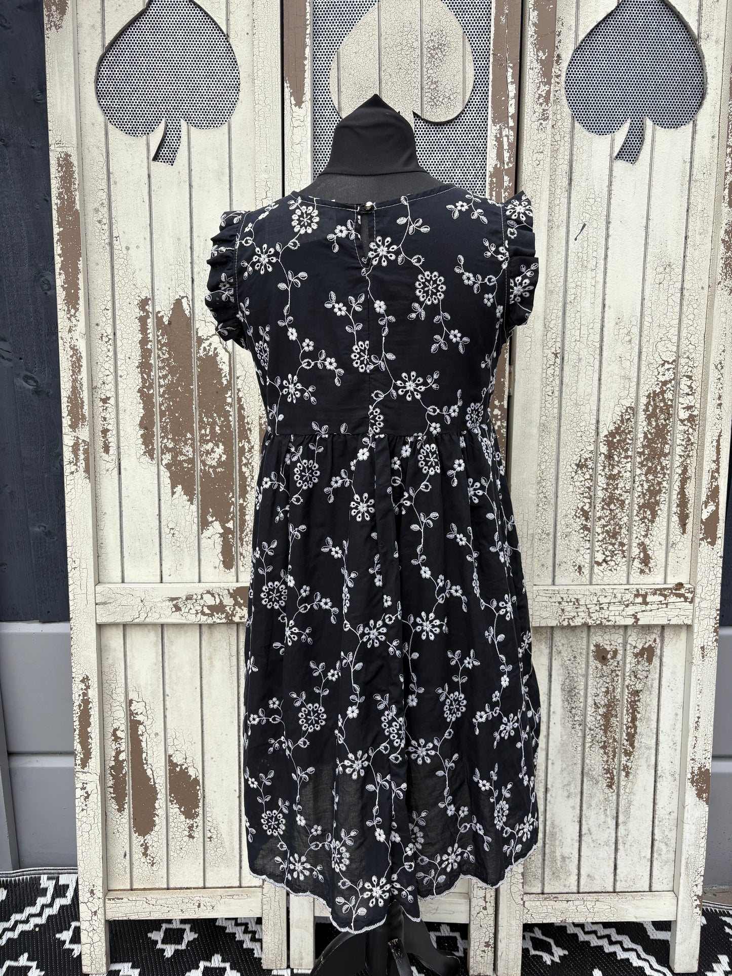 Made in Italy Embroidered Floral Smock – Black & White