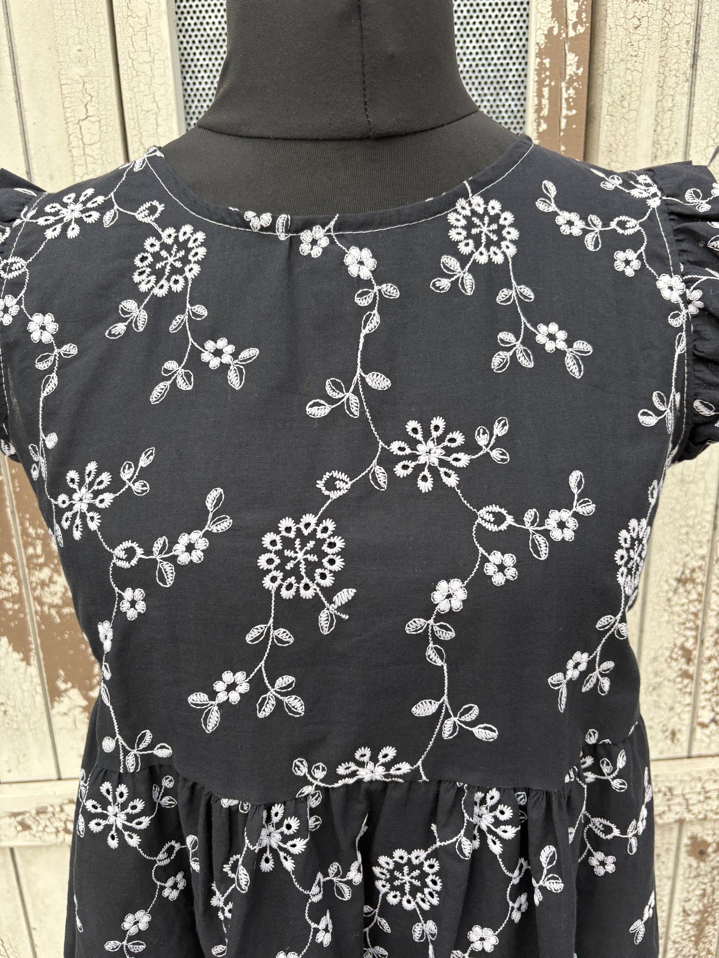 Made in Italy Embroidered Floral Smock – Black & White