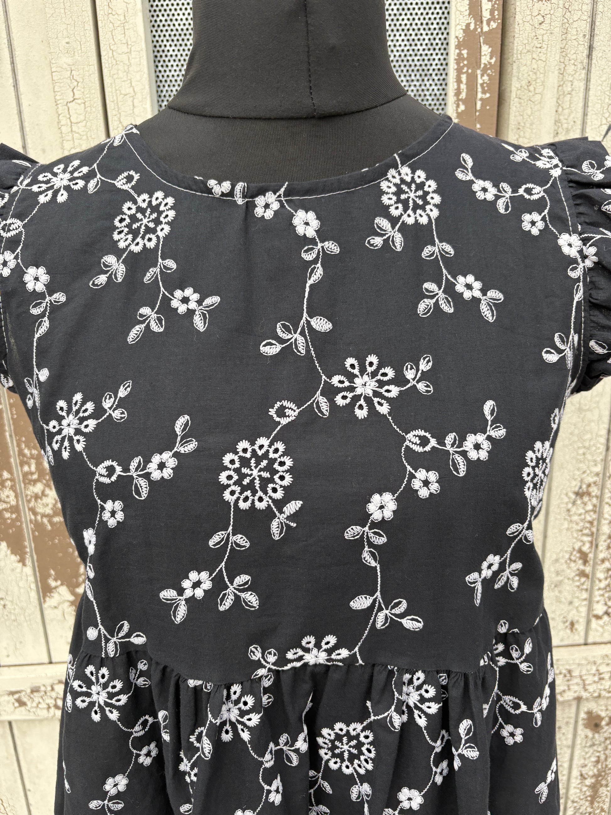 Made in Italy Embroidered Floral Smock – Black & White