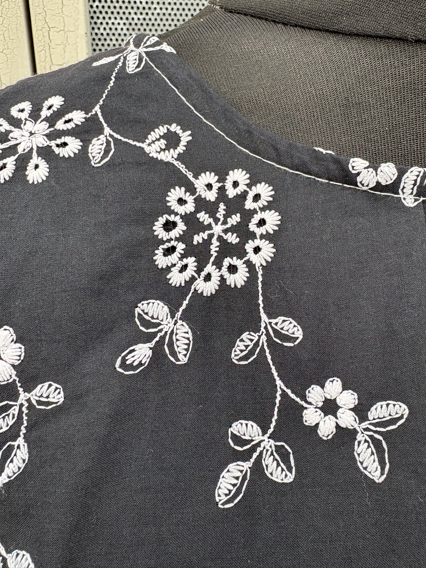 Made in Italy Embroidered Floral Smock – Black & White