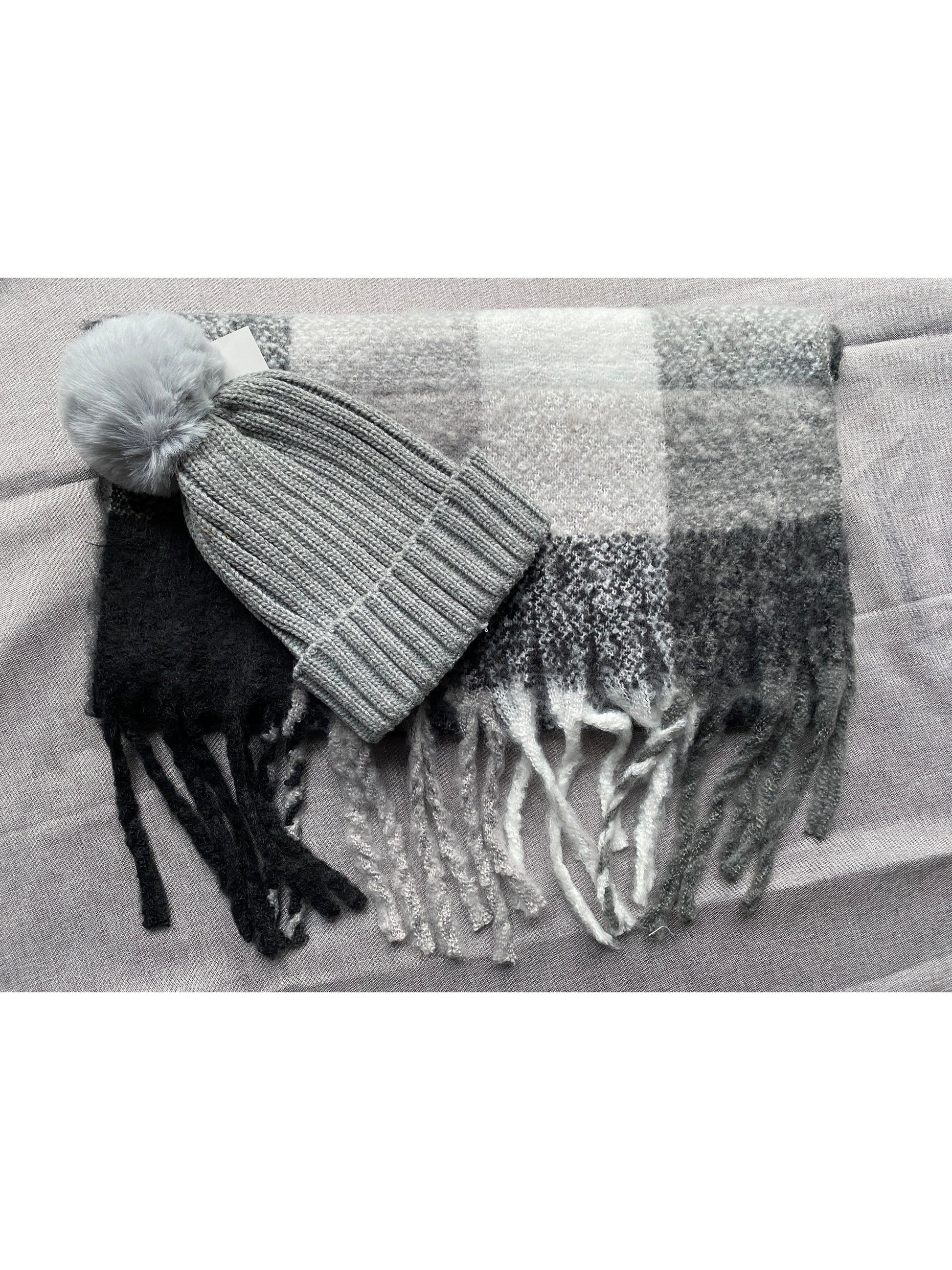 #07 Blanket Scarf Gift Set with Hat