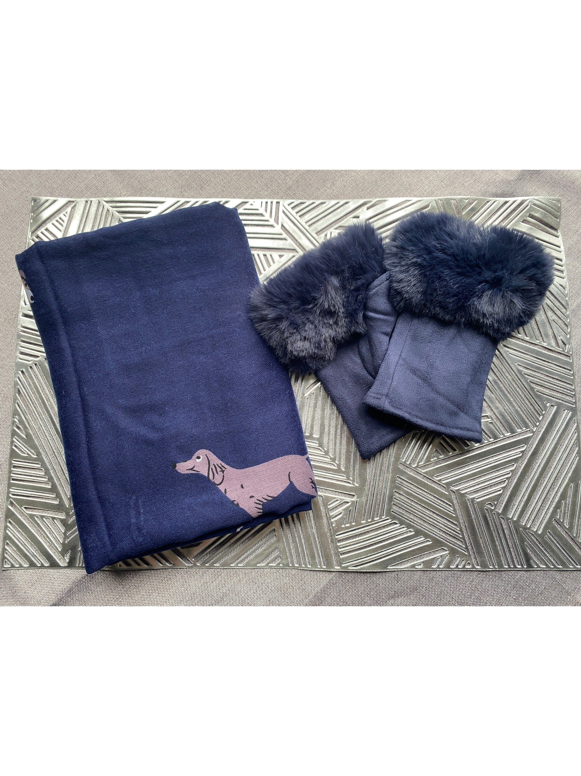 # 26 Lightweight dog print scarf with gloves