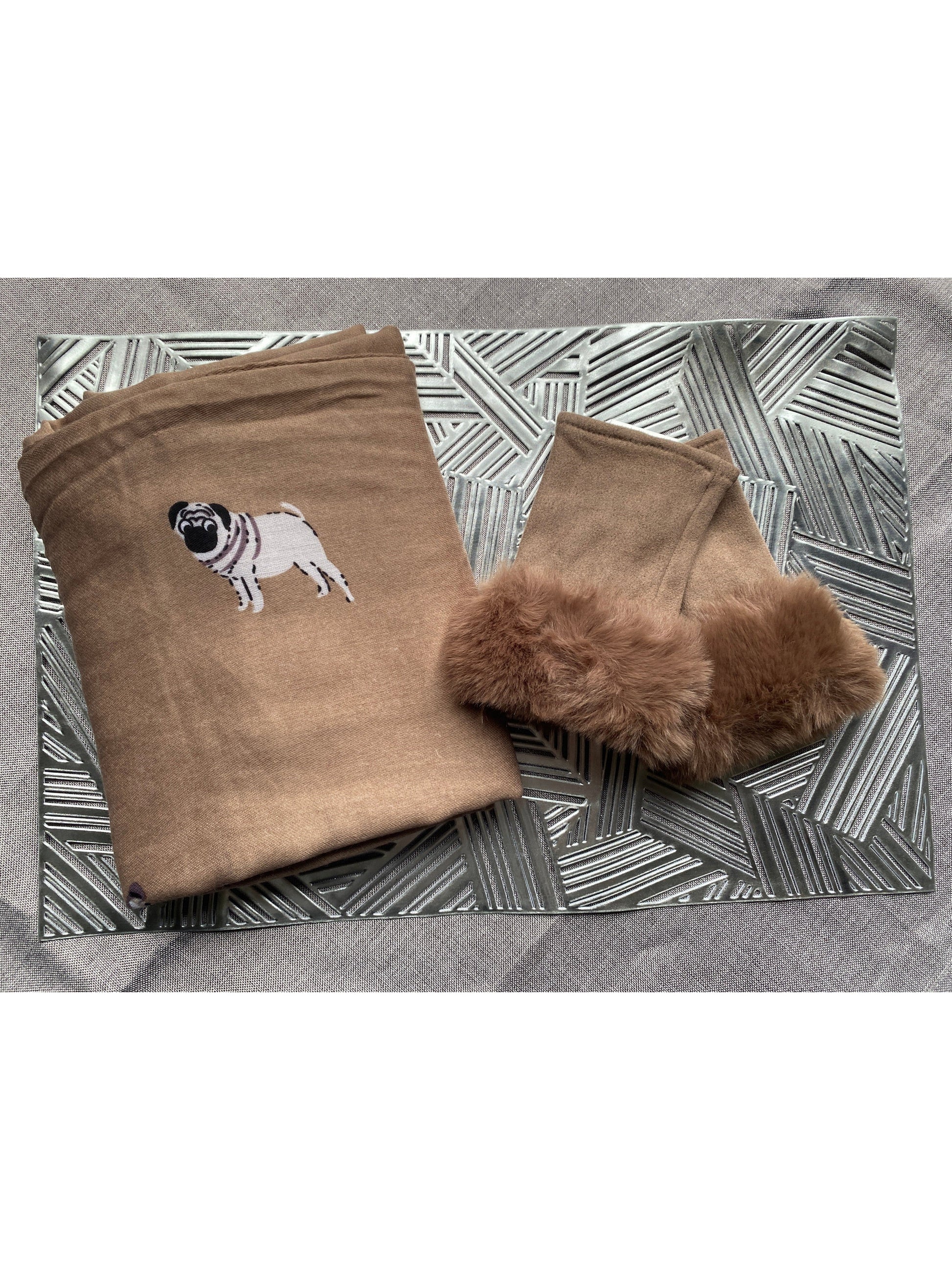 # 26 Lightweight dog print scarf with gloves