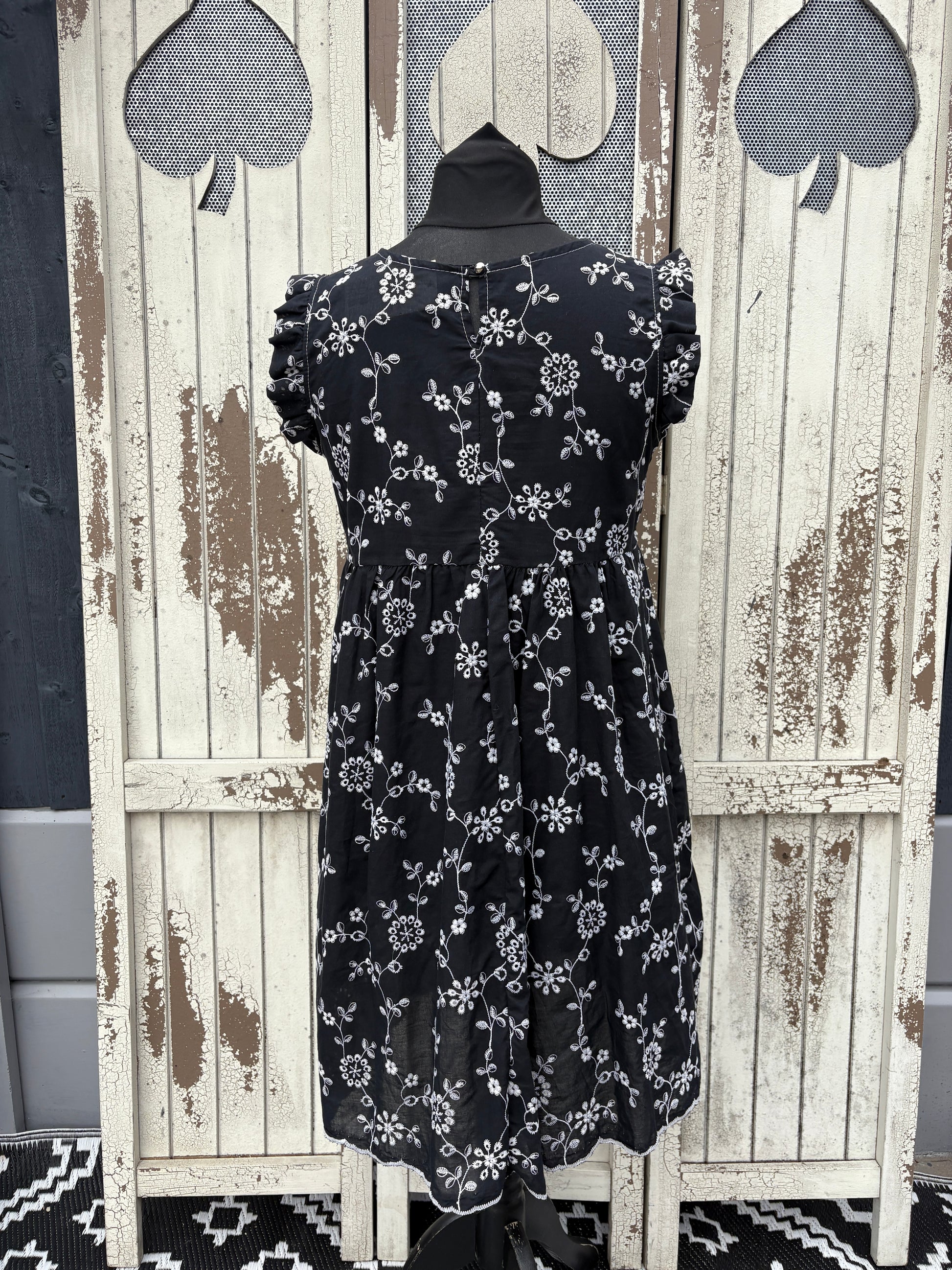 Made in Italy Embroidered Floral Smock – Black & White