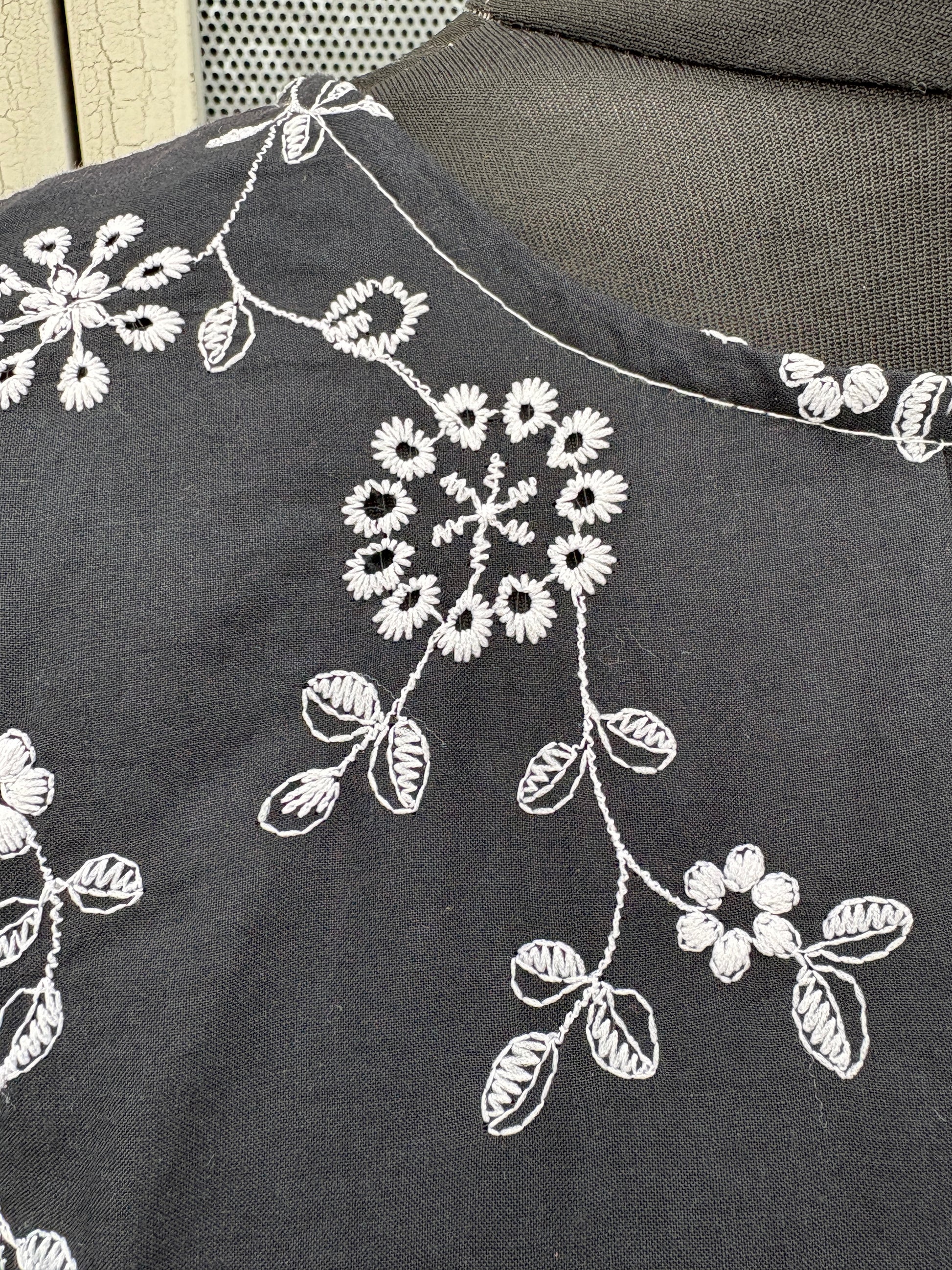 Made in Italy Embroidered Floral Smock – Black & White