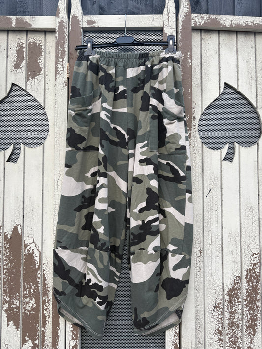 Made in Italy Tulip Cocoon Trousers – Camo Print